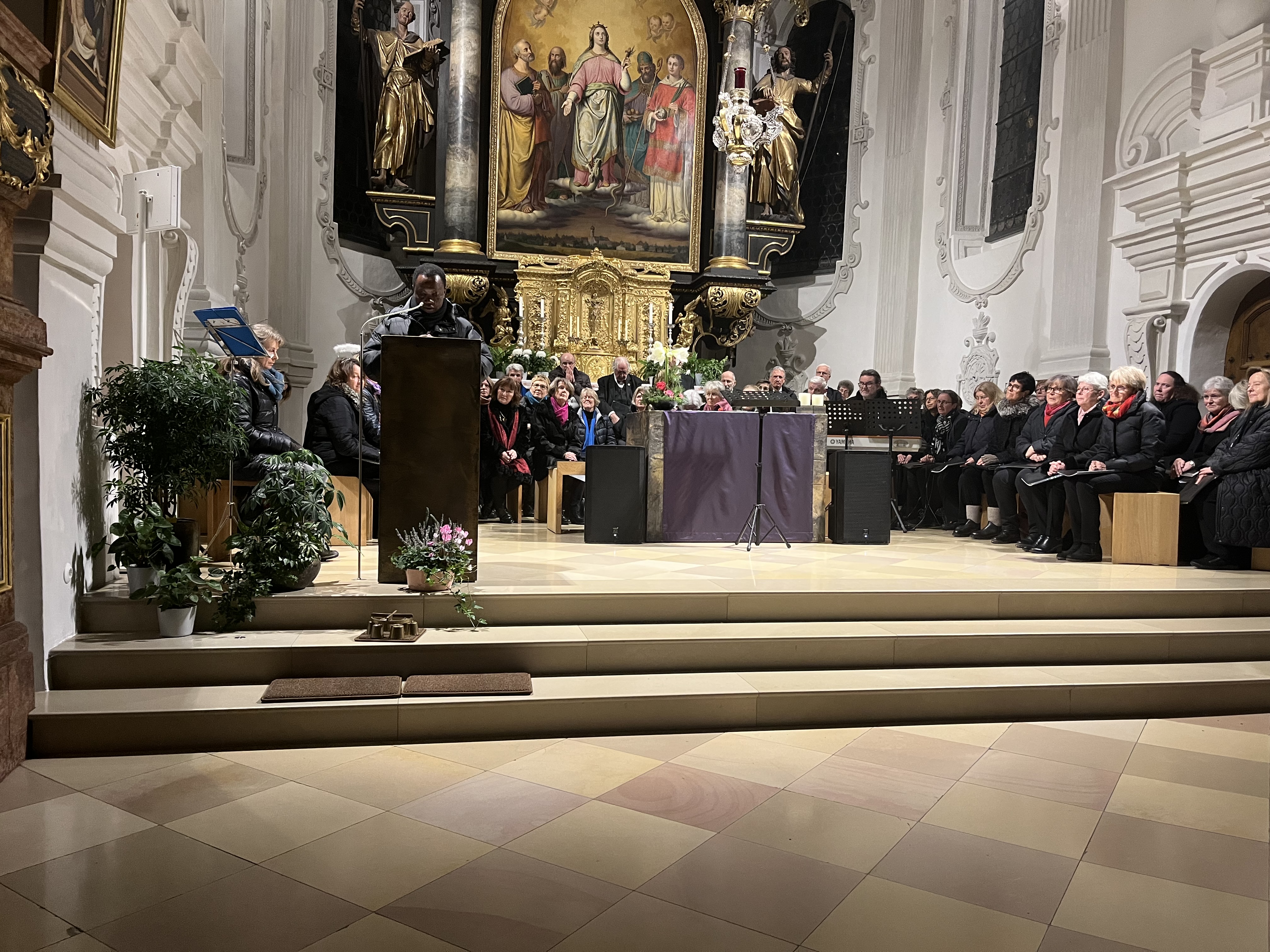 Vater Nicolaus während des Konzerts