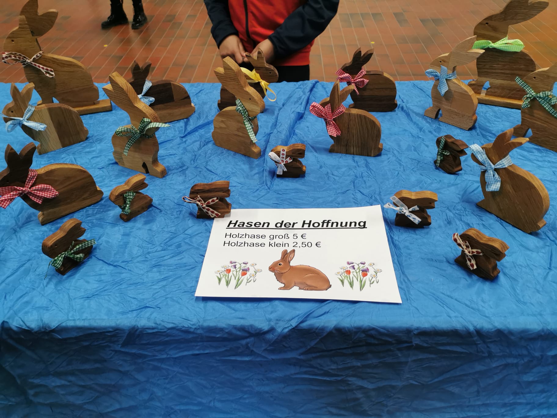 Alcuni oggetti che i bambini hanno creato e vendevano al bazar di Pasqua